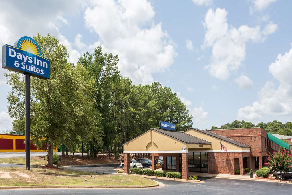 Days Inn & Suites By Wyndham Rocky Mount Golden East Exteriér fotografie